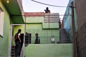 Diyarbakır'da şafak vakti uyuşturucu operasyonu: 5 gözaltı