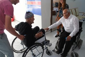 Bursa'da engelli vatandaş, 5 adet engelli arabası bağışladı