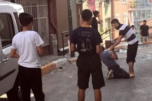 İstanbul'da bonzai krizine giren genç kendini yerden yere vurdu