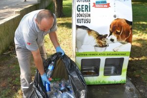 Bursa'da sokak hayvanları geri dönüşüm ile beslendi