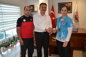 Bursa'da başarılı judoculara altın hediye edildi