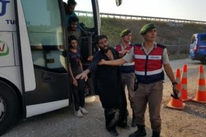 57 kişilik otobüsten 157 kaçak çıktı