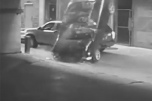 Otomobille otoparkın 7. katından d&uuml;şt&uuml;