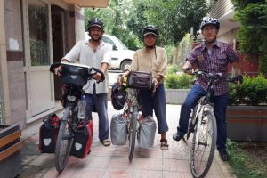 İtalya'dan yola çıkan bisikletli çift Japonya'ya bisiklet ile gidiyor
