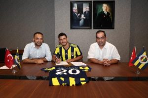 Fenerbahçe, Giuliano'ya imzayı attırdı
