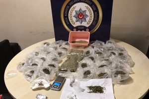 Bursa'da  narkotik operasyonunda 1 kilo bonzai ele ge&ccedil;irildi