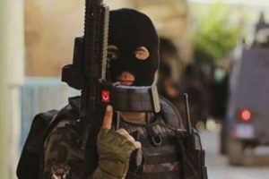 &Ouml;zel harekat polisi 'yanlış kod' y&uuml;z&uuml;nden dost ateşiyle yaralandı