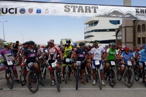 Bursalı bisiklet&ccedil;iler zirve i&ccedil;in pedal &ccedil;evirdi