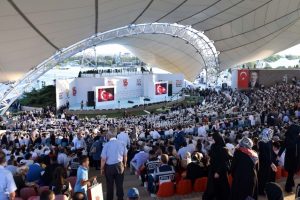 16. kuruluş yıl d&ouml;n&uuml;m&uuml; etkinliklerinde AK şarkılar