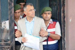 FET&Ouml; sanığı eski komutana m&uuml;ebbet