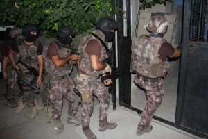 PKK'ya şafak operasyonu: 12 g&ouml;zaltı