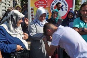 Bursa'da hacı adayları mukaddes topraklara uğurlandı