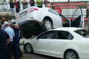 Bursa'da aksiyon filmlerindeki gibi ara&ccedil;lar birbirinin &uuml;st&uuml;ne &ccedil;ıktı
