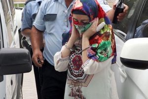 Atanamayan &ouml;ğretmen hırsızlık yaparken yakalandı