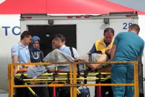 Ter&ouml;r saldırısında yaralanan THY personeli T&uuml;rkiye'ye getirildi