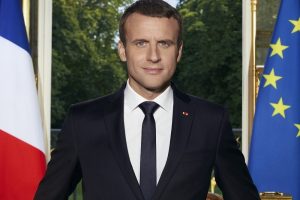 Macron tatilini g&ouml;r&uuml;nt&uuml;leyen fotoğraf&ccedil;ıdan şikayet&ccedil;i oldu