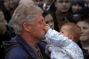 Clinton'ın burnunu sıkmıştı, şimdi 18 yaşında!