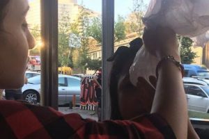 İstanbul'un g&ouml;beğinde kadına kafa attı!