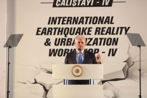 Yıldırım: Deprem ger&ccedil;eğiyle yaşamayı &ouml;ğrenmek mecburiyetindeyiz