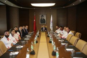 Bakan Osman Aşkın Bak, milli sporcuları kabul etti