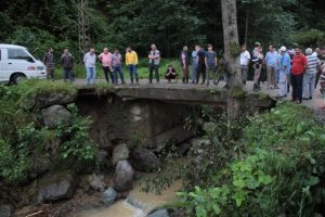 Rize'de bir kişi sel sularına kapılarak kayboldu