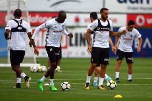 Beşiktaş'ta, Kasımpaşa mesaisi s&uuml;r&uuml;yor