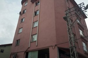 Yangın merdiveninden eve girdiler: Acı manzarayla karşılaştılar