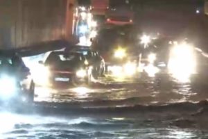 İstanbul Avcılar'da bir alt ge&ccedil;idi su bastı