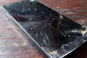 Telefonların ekranı kendi kendini tamir edecek!