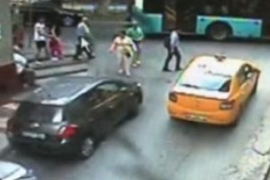İstanbul'daki işlek caddede bir haftada iki kapka&ccedil;!