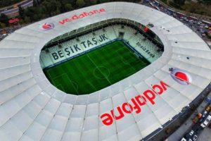 Beşiktaş'a haciz şoku... Memurlar stat kapısına dayandı!