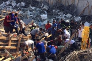 Okul inşaatında g&ouml;&ccedil;&uuml;k: 1 &ouml;l&uuml;, 3 yaralı