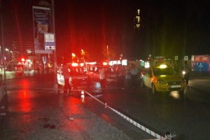 Kaldırımda y&uuml;r&uuml;yen adama kurşun yağdırdılar