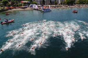 Bursa Osmangazili y&uuml;z&uuml;c&uuml; birinciliğe kula&ccedil; attı