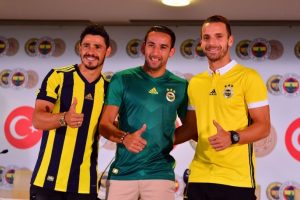 Isla, Soldado ve Guiliano imzayı attı