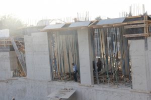 Okul inşaatının &ccedil;&ouml;kmesiyle ilgili 5 g&ouml;zaltı