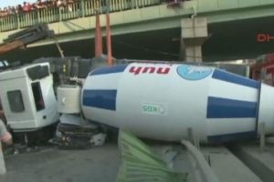 İstanbul'da dehşet veren kaza! Beton mikseri...