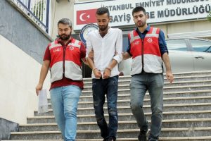 İstanbul'u mesken tutan sahte polis su&ccedil;&uuml;st&uuml; yakalandı