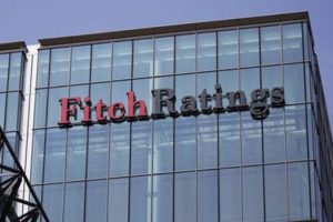Fitch Yunanistan'ın kredi notunu y&uuml;kseltti