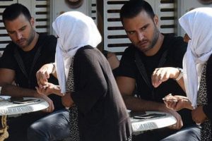 Alişan dilenciye para verince y&uuml;z&uuml; asıldı