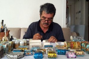 37 yıldır deve kemiğini sanata d&ouml;n&uuml;şt&uuml;r&uuml;yor