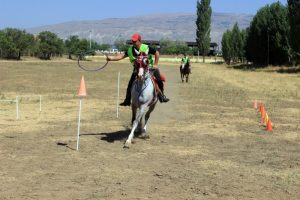 Ka&ccedil;ak kurbanlıkları yakalamak i&ccedil;in eğitiliyorlar