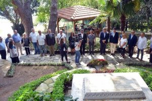 Tevfik Fikret mezarı başında anıldı