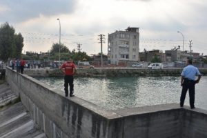 'Sulama kanalına &ccedil;ocuk d&uuml;şt&uuml;' ihbarı polisi alarma ge&ccedil;irdi
