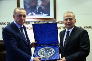 Cumhurbaşkanı Erdoğan, Denizli B&uuml;y&uuml;kşehir Belediyesini ziyaret etti