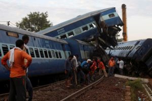 Hindistan'da tren kazası! 23 &ouml;l&uuml;, 80 yaralı