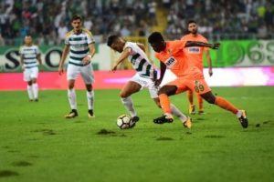 Bursaspor'un zemini futbolcuları zor anlar yaşattı