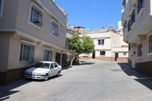 57 kişinin katledildiği sokaktaki evlerin &ccedil;oğu satılığa &ccedil;ıkarıldı