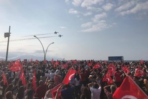 T&uuml;rk Yıldızları Trabzon'da şehit Eren B&uuml;lb&uuml;l i&ccedil;in u&ccedil;tu