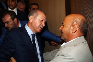 Cumhurbaşkanı Erdoğan, şehit babası ile kucaklaştı